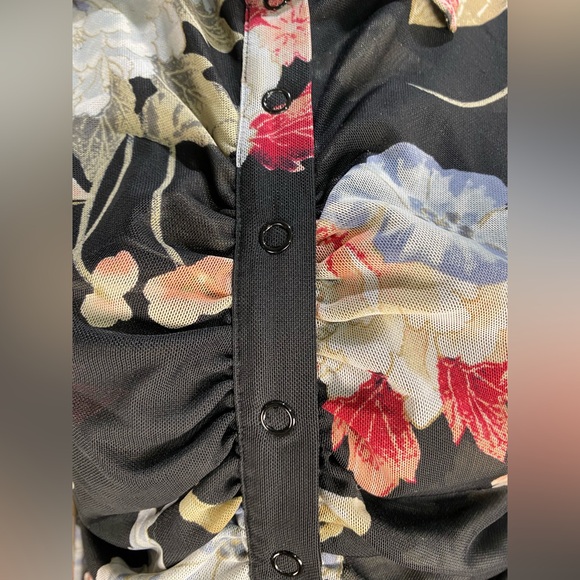 White House Black Market Sheer Sleeve Floral Snap-Up Blouse XS - Picture 3 of 7